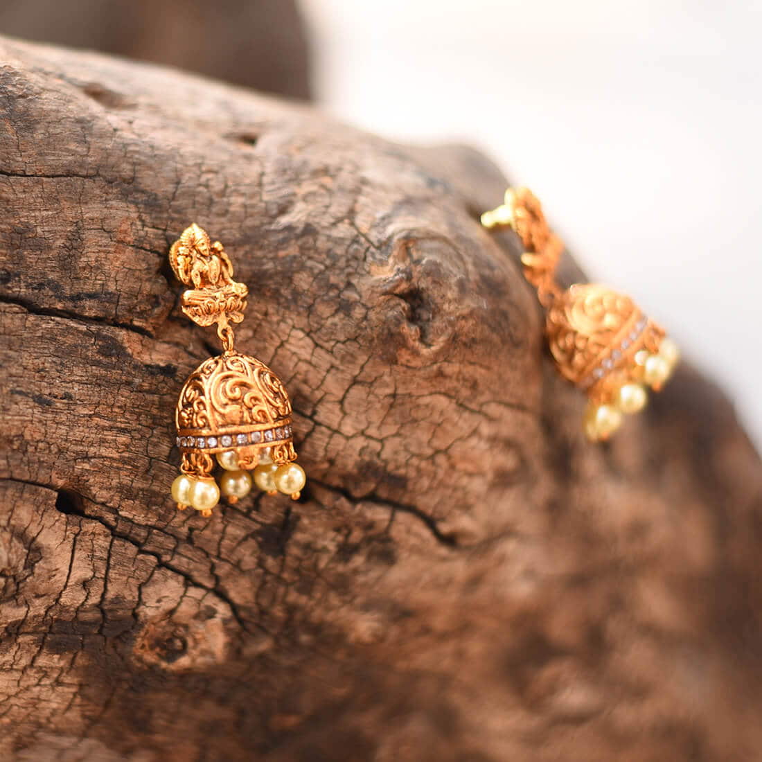 goddess-laxmi-gold-plated-temple-jewelry-necklace-set-viraasi