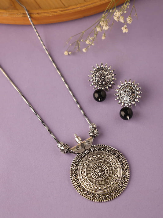 oxidized-chain-pendant-with-drop-pearl-earrings-viraasi